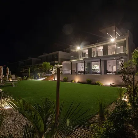 Villa Exclusive 4 Bed With Majestic Sea Views 1686