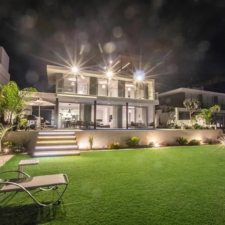 Exclusive 4 Bed With Majestic Sea Views 1686 *