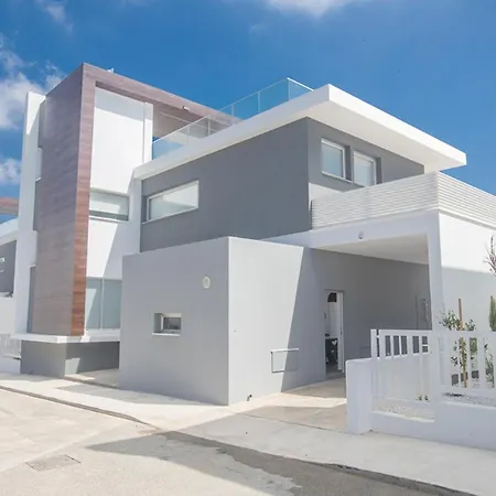 Exclusive 4 Bed With Majestic Sea Views 1686
