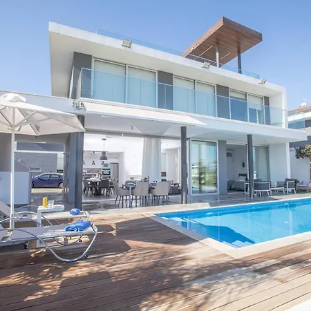 Exclusive 4 Bed With Majestic Sea Views 1686