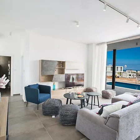 Exclusive 4 Bed With Majestic Sea Views 1686