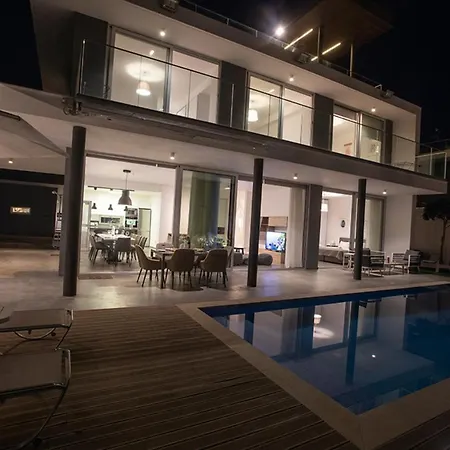 Exclusive 4 Bed With Majestic Sea Views 1686